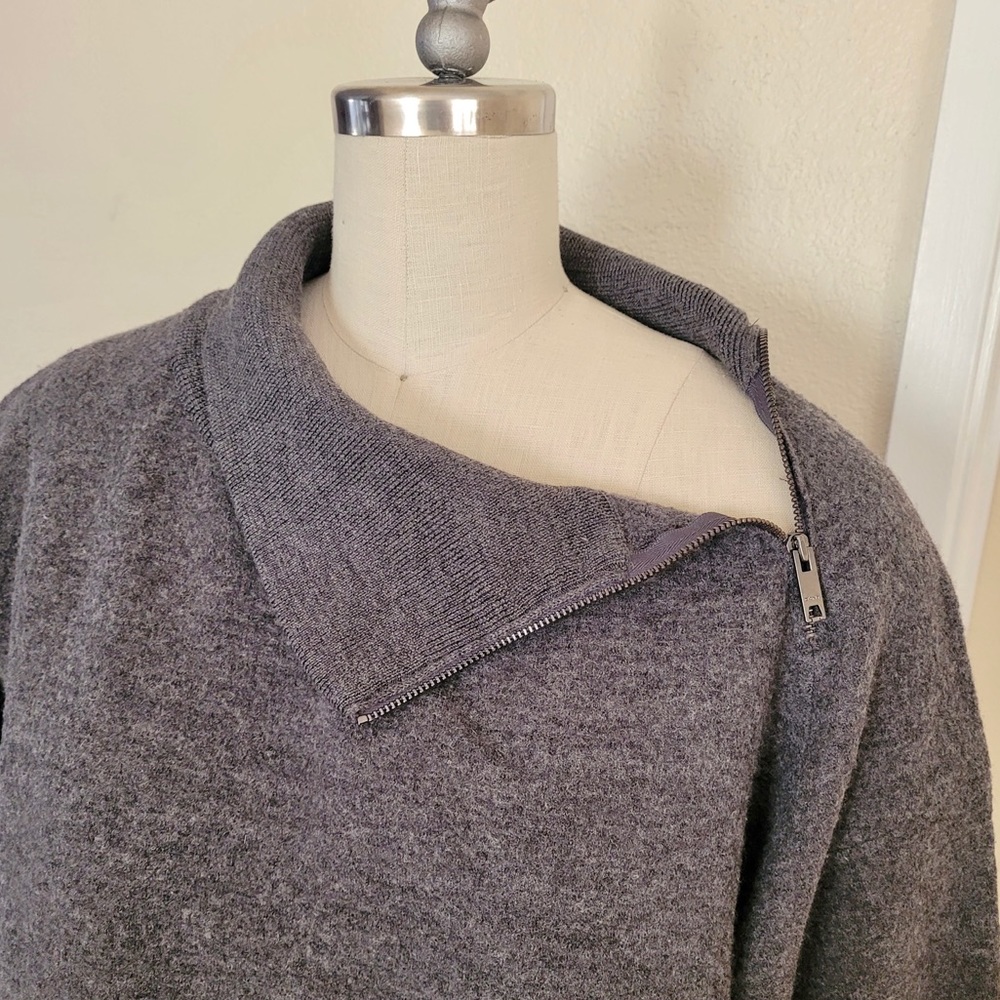 Dkny Wool Turtle Neck Pullover / Sweater - image 6